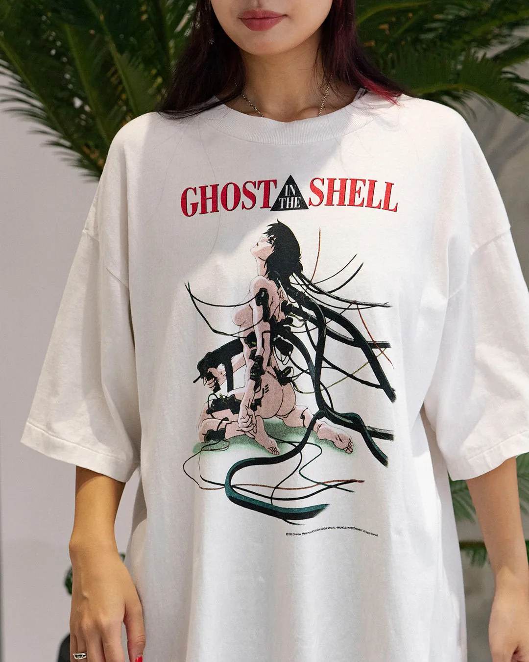 SAINT Mxxxxxx x GHOST IN THE SHELL ' GITS ' SS TEE/WHT Classic Big IP Ghost in the Shell co-branded Suzi Charge/Suzi Character TEE Off-white S-XL Cylindrical side seamless fabric 220g high gram weight OE yarn ⚠️Note: It is almost meaningless if it is not a cylindrical fabric Customized joint main mark/joint wash mark/little angel anti-counterfeiting label Original factory level printing factory Top purchasing agent level